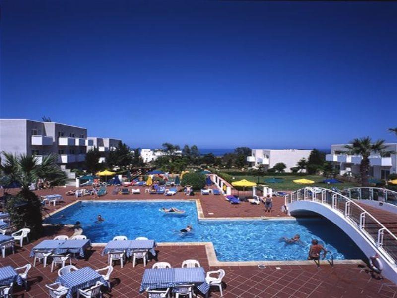 Paramount Hotel Apartments Protaras Bagian luar foto